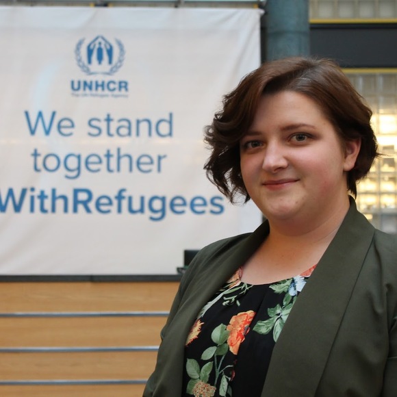 Meet your Posher, Caitlin - Picture 1 of 1